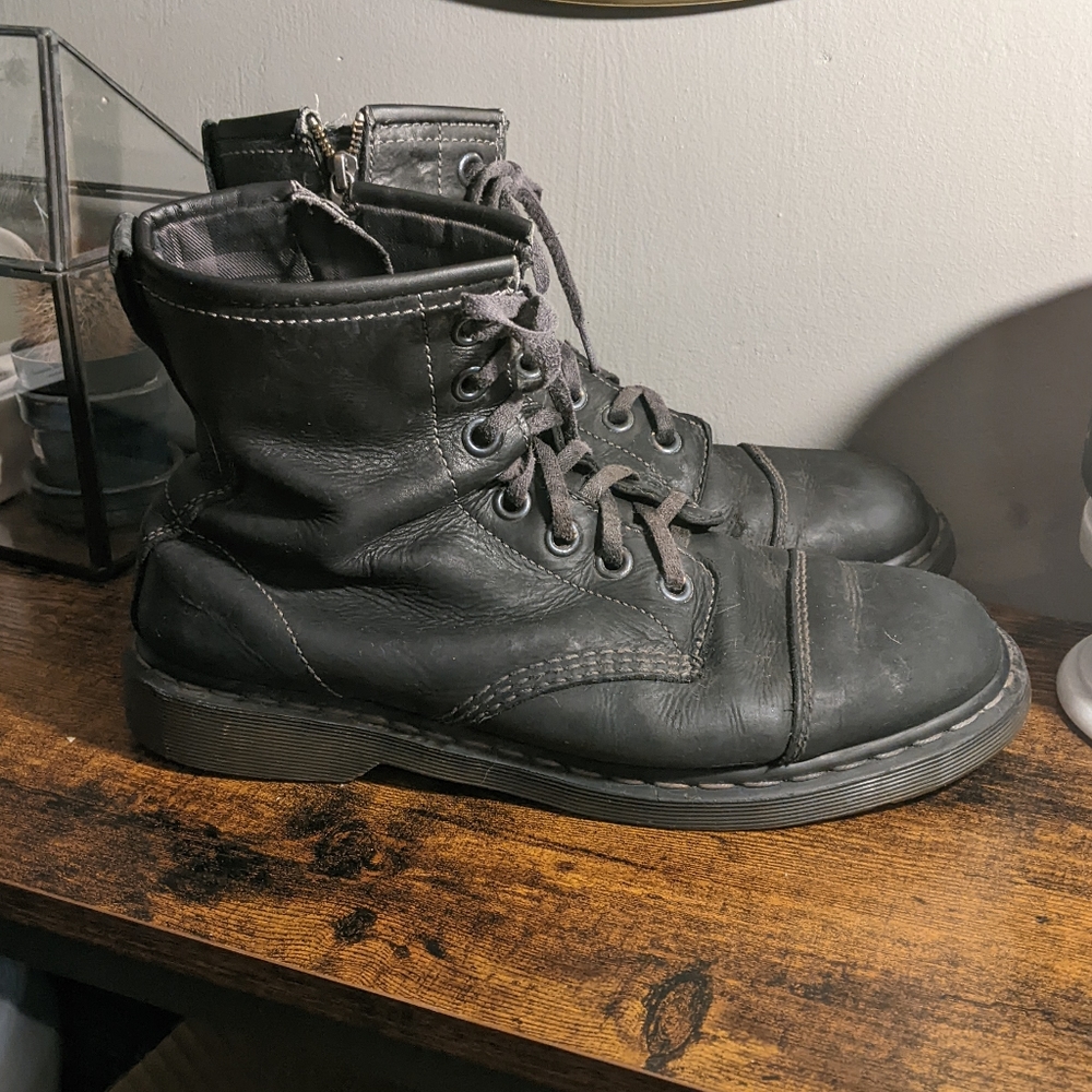 Dr Martin combat Boots zipper and lace up